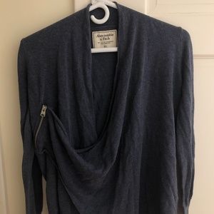 ABERCROMBIE ASYMETRICAL ZIP SWEATER XS